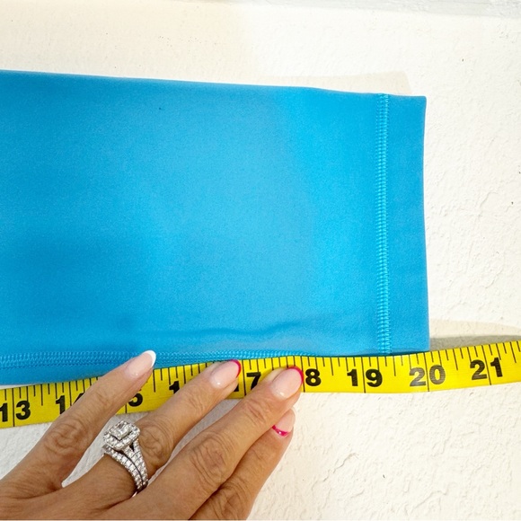 Athleta- Bright Aqua Ultra High Rise Elation Capri Leggings Womans Med - Picture 7 of 7